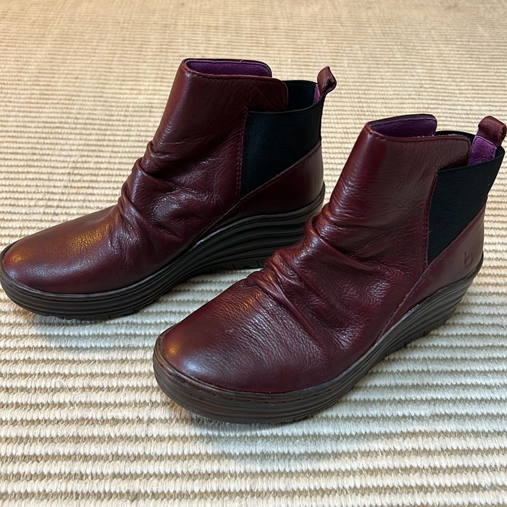 Bionica leather wedge booties women’s 8